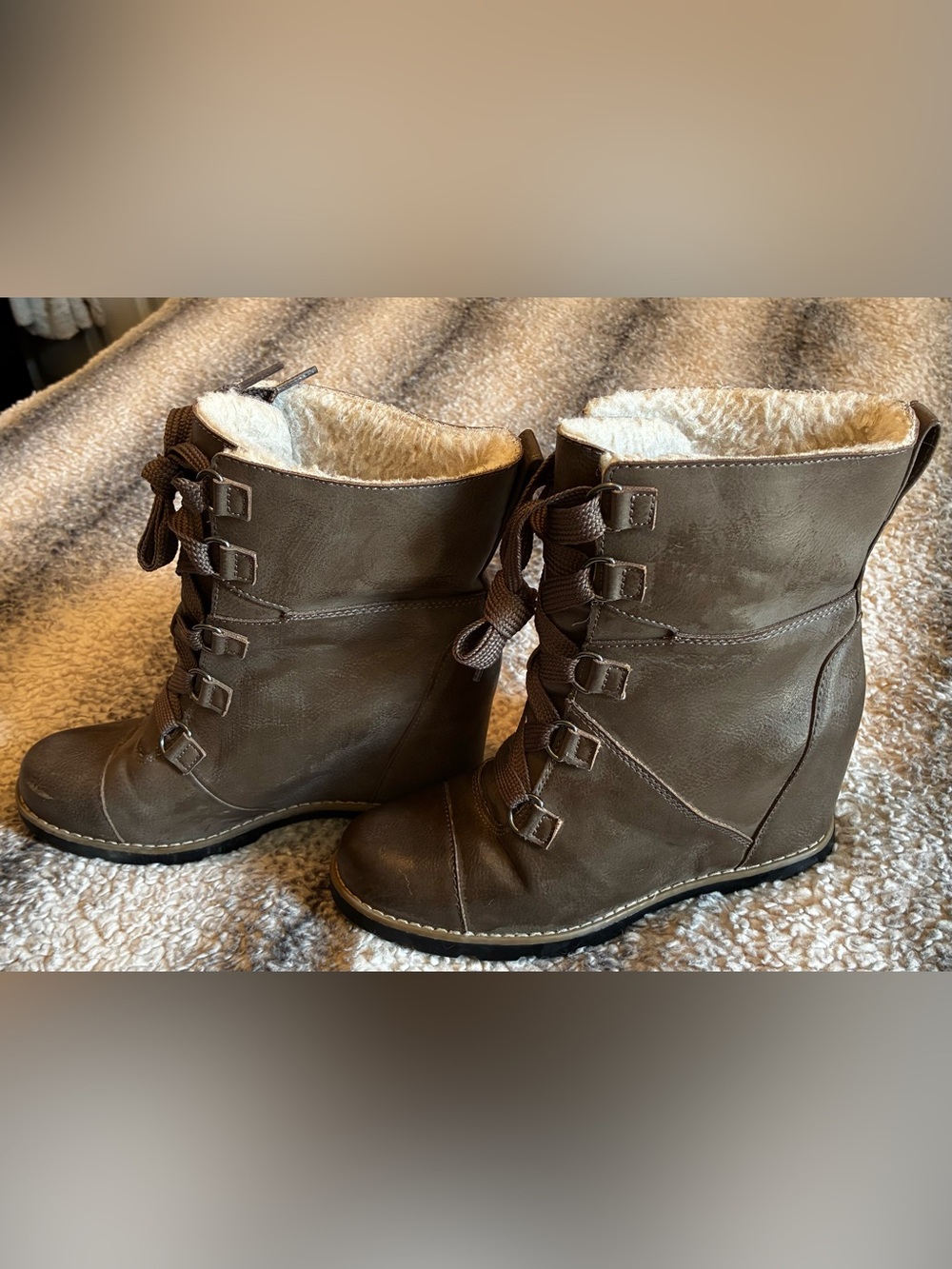 Universal Thread Women's Brown Lace-Up Faux-Shearling Wedge Boots